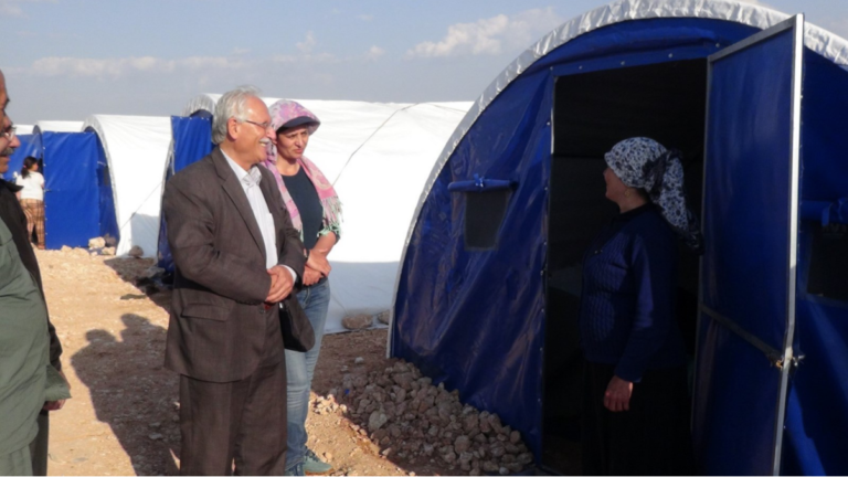 Visite d’une délégation de responsables politiques au camp d’al-Aser