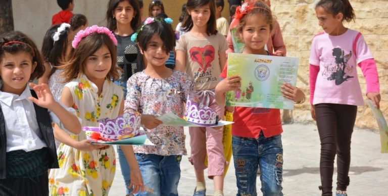 Les élèves de Kobanê reçoivent leurs bulletins scolaires