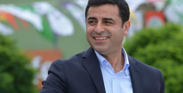 Demirtaş  : « Nous mettrons fin aux projets de centrales nucléaires & de barrages »