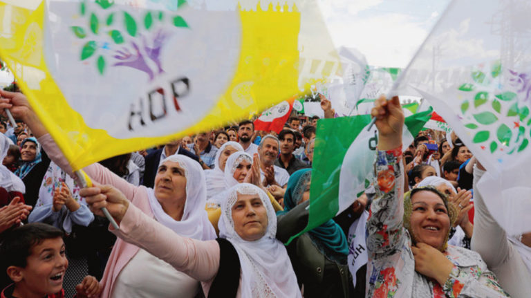 Action de soutien au HDP devant la Mairie de Paris