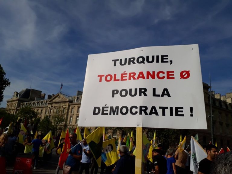 PARIS. Images de la mobilisation de soutien aux maires kurdes