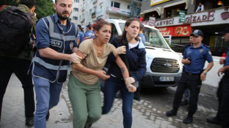 Neuf arrestations à Ankara lors d’une manifestation contre le limogeage des maires kurdes