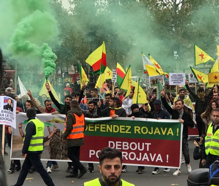 Une manifestation kurde perturbée par des Loups Gris turcs à Bruxelles