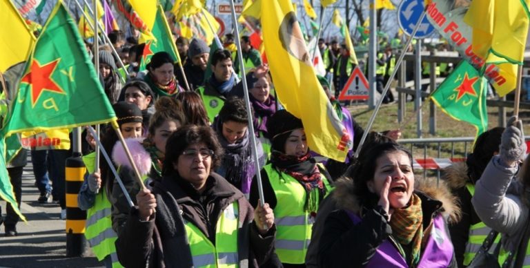 STRASBOURG. Cortège féministe lors de la longue marche kurde