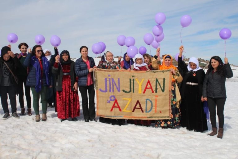 8 mars. Peace in Kurdistan solidaire des femmes kurdes