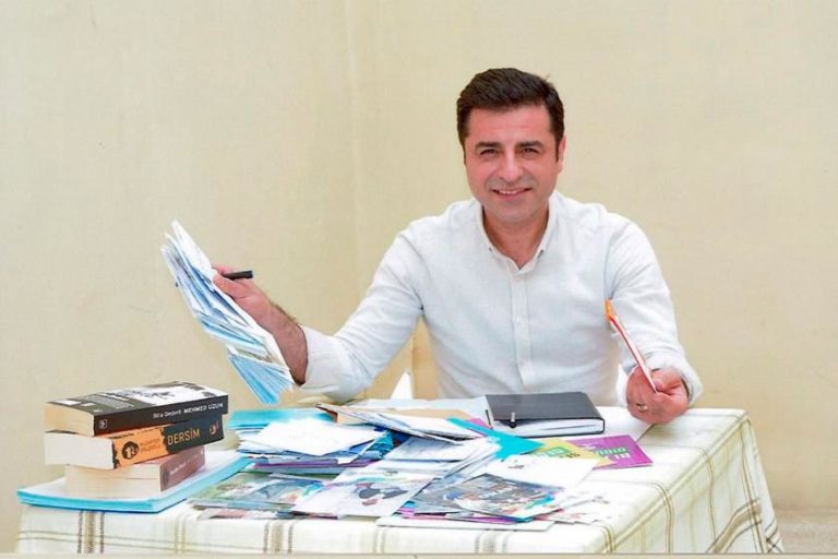 Demirtas visé par une nouvelle farce judiciaire alors qu’il est menacé par le COVID-19