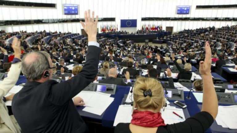 Des députés européens demandent la fin des ventes d’armes à la Turquie