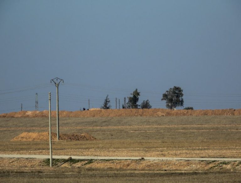 ROJAVA. La Turquie construit une base militaire près de l’autoroute M4, à Ain Issa