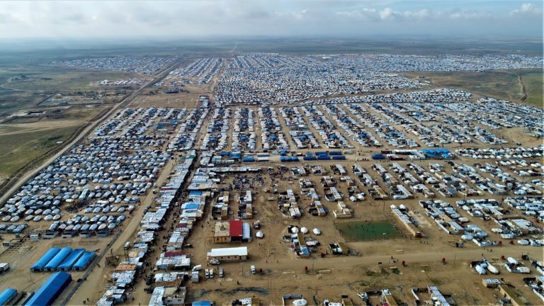 ROJAVA. Meurtres dans le camp d’Al-Hol. Comment les armes entrent-elles dans le camp?