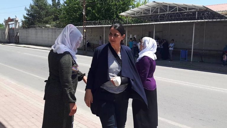 TURQUIE. Impunité pour le policier qui a cassé le bras d’une députée kurde d’HDP