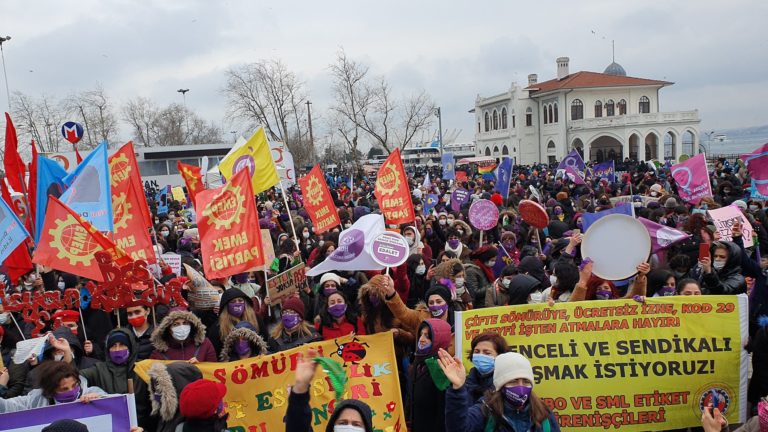 Les femmes réunies à Istanbul: Nous n’avons pas peur, nous résistons