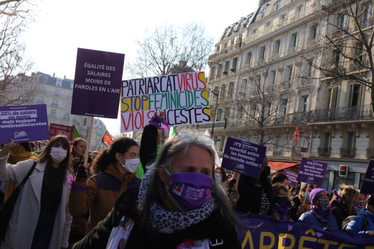 PARIS. Les femmes dans la rue pour l’égalité, pour la fin des féminicides et des violences sexistes