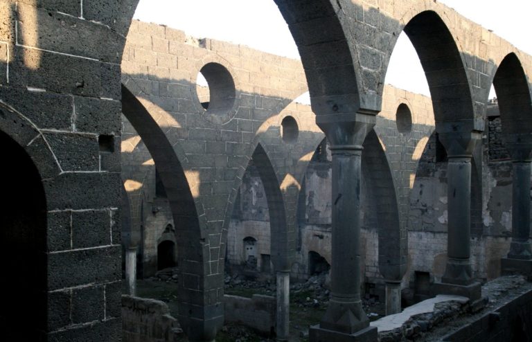 TURQUIE. Négligée et pillée, une église arménienne de 500 ans est sur le point de s’écrouler