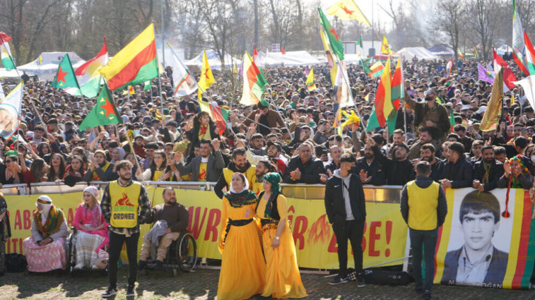 60 000 Kurdes ont célébré le Newroz à Francfort