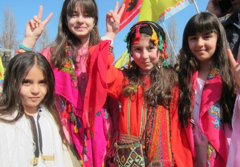 TURQUIE. Des enfants kurdes victimes d’arrestations et de mauvais traitements pendant le Newroz