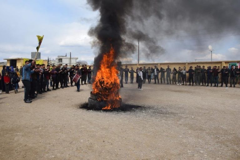 Le feu du Newroz allumé à Kobanê