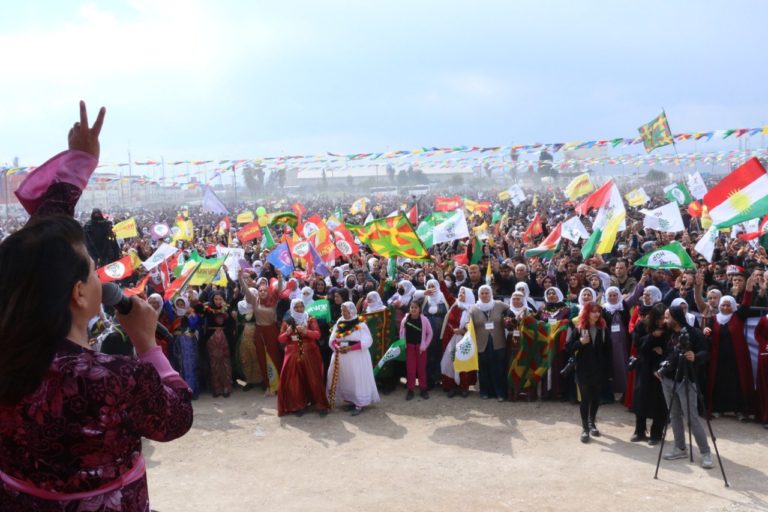 La Turquie et l’Iran arrêtent des centaines de Kurdes lors des célébrations du Newroz