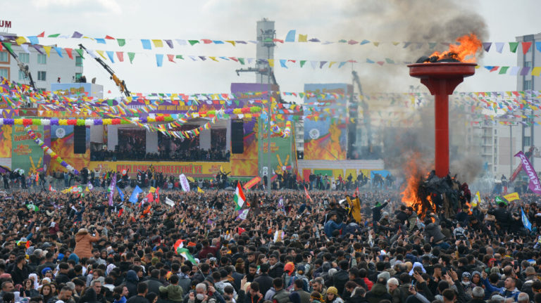 TURQUIE. Un million de Kurdes réunis pour le Newroz d’Amed