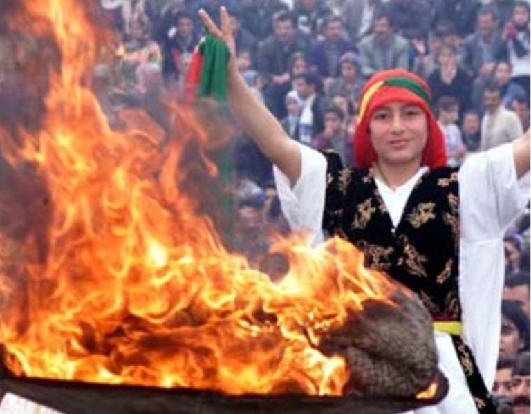 Mythologie kurde: Le forgeron Kawa et le feu du Newroz