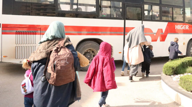 Allemagne rapatrie 10 femmes et 27 enfants de DAECH qui étaient détenus au Rojava