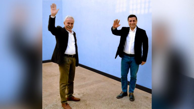 TURQUIE. Photos des politiciens kurdes Selahattin Demirtaş et Selçuk Mızraklı détenus dans la même cellule