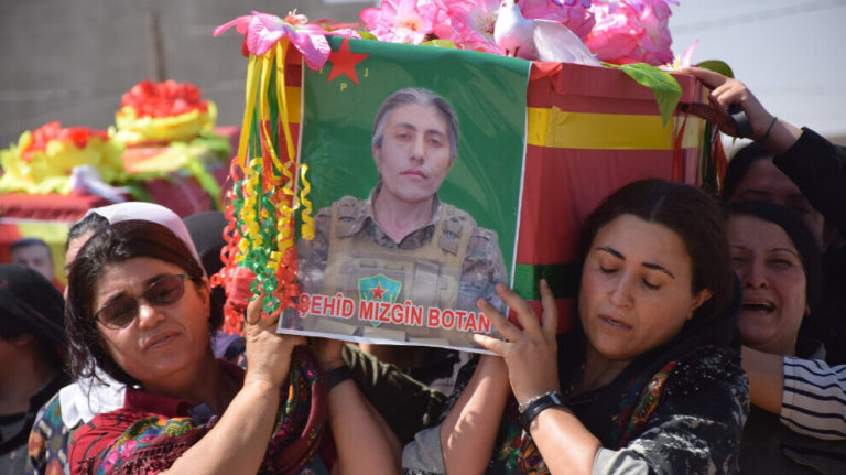 Le Rojava fait ses adieux à deux femmes tuées par un drone turc