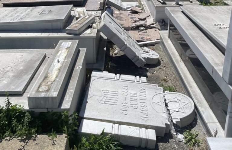 TURQUIE. Le cimetière juif d’Istanbul profané