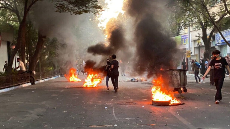 Manifestations en Iran: au moins 185 personnes tuées