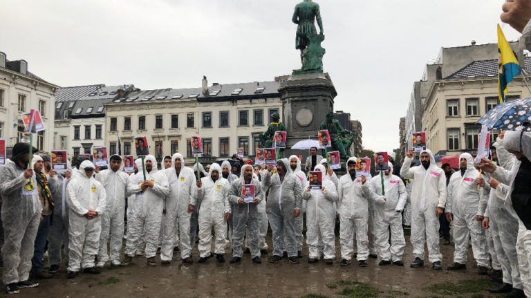 BRUXELLES. Les kurdes rassemblés devant le Parlement européen contre l’utilisation d’armes chimiques turques au Kurdistan