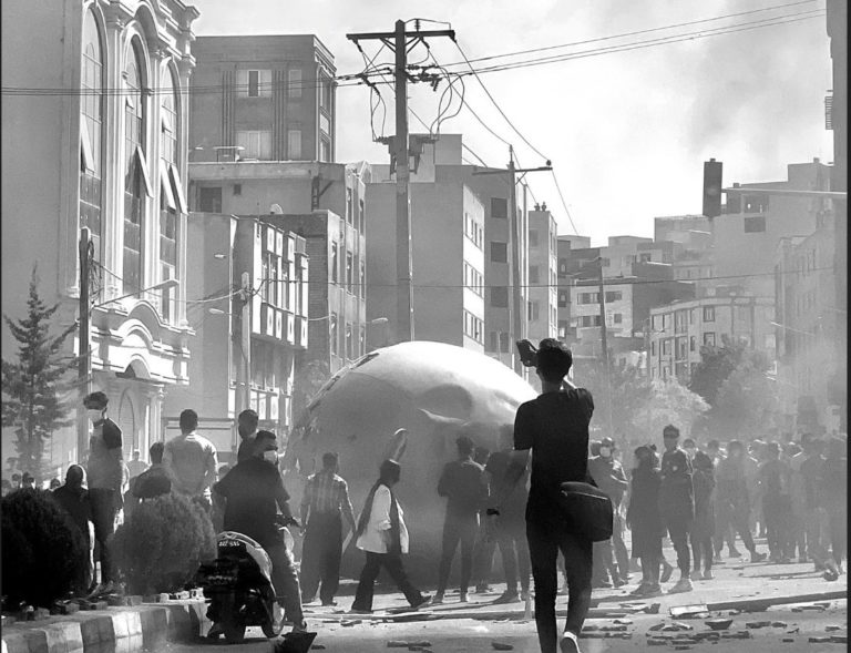 IRAN. Manifestations et grève générale