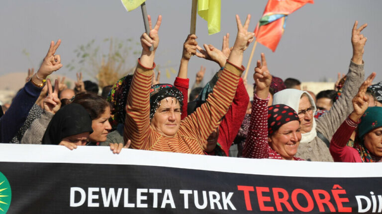 Les Kurdes debout face à l’agression militaire turque au Kurdistan