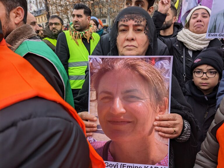 A qui profite le chaos entourant la manifestation kurde de Paris?