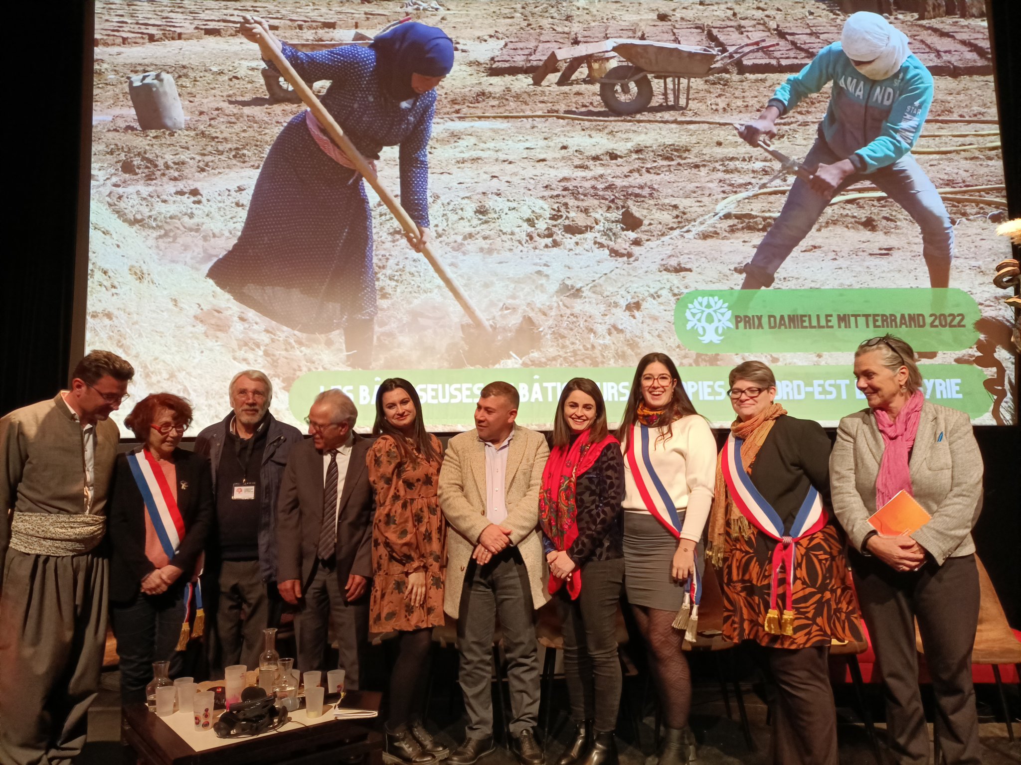 Dida Roj PARIS. Remise du Prix Danielle Mitterrand 2022 aux habitants du Rojava ...