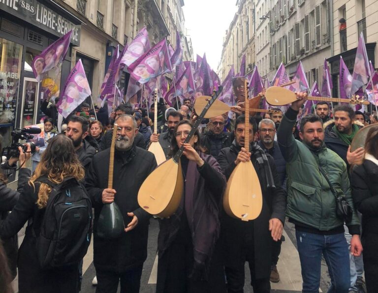 PARIS. Les Kurdes meurtris marchent la tête haute