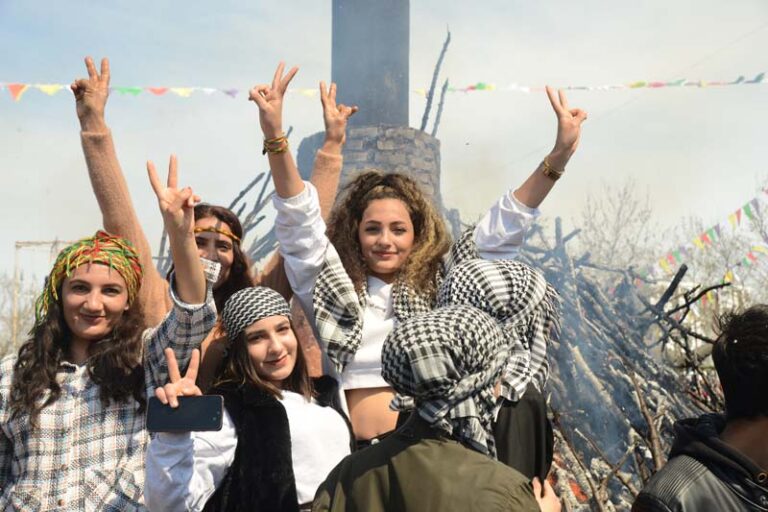 TURQUIE. 57 enfants kurdes détenus lors des célébrations du Newroz 2023 à Diyarbakir