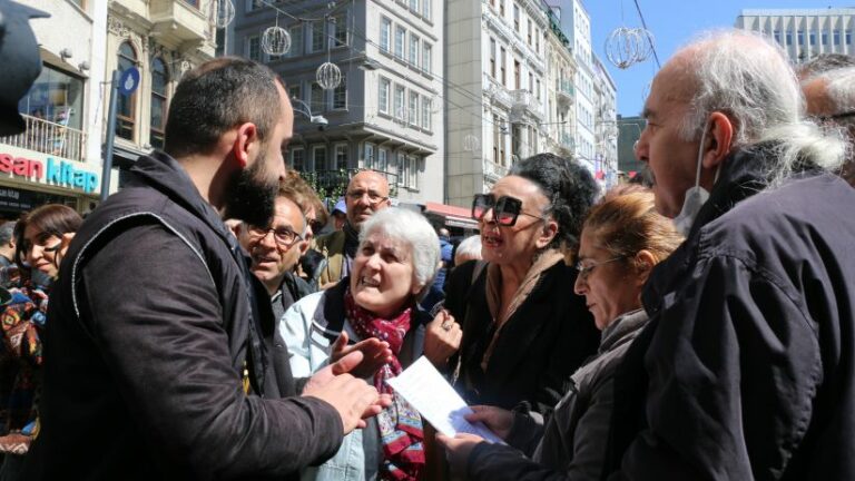 TURQUIE. L’avocate kurde Eren Keskin parmi les détenus de la place Galatasaray