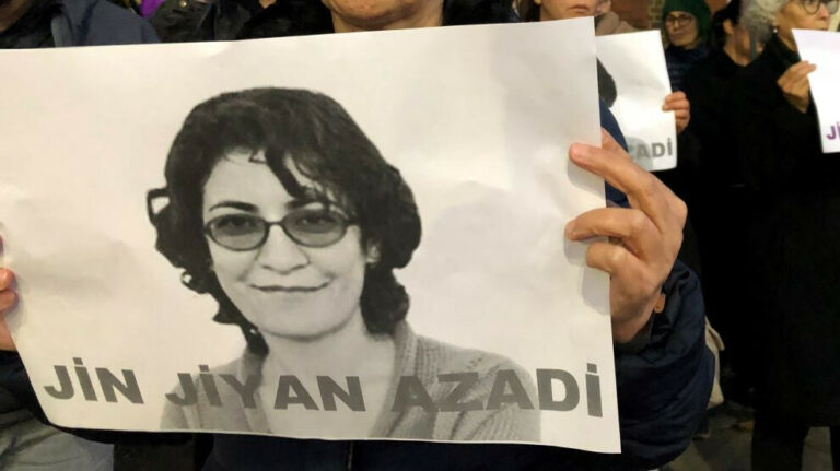 « Les rêves de Nagihan Akarsel portés sur les épaules de millions de femmes »
