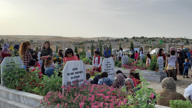 Hommage aux victimes du massacre de Kobanê de 25 juin 2015