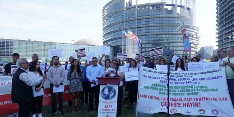 Manifestation alévie à Strasbourg contre les imams dans les écoles turques