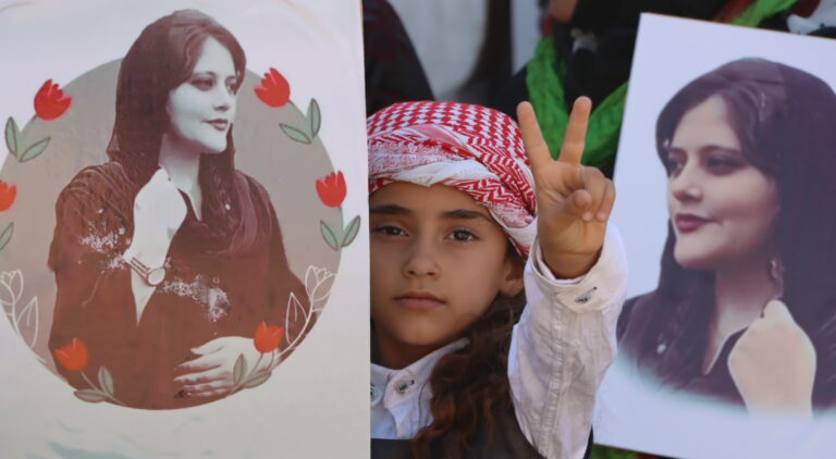 Le Rojava a rendu hommage à Jina Amini