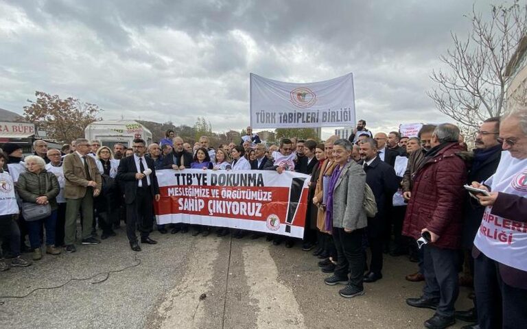 TURQUIE. La justice attaque l’Association médicale turque sur fond de « guerre chimique »