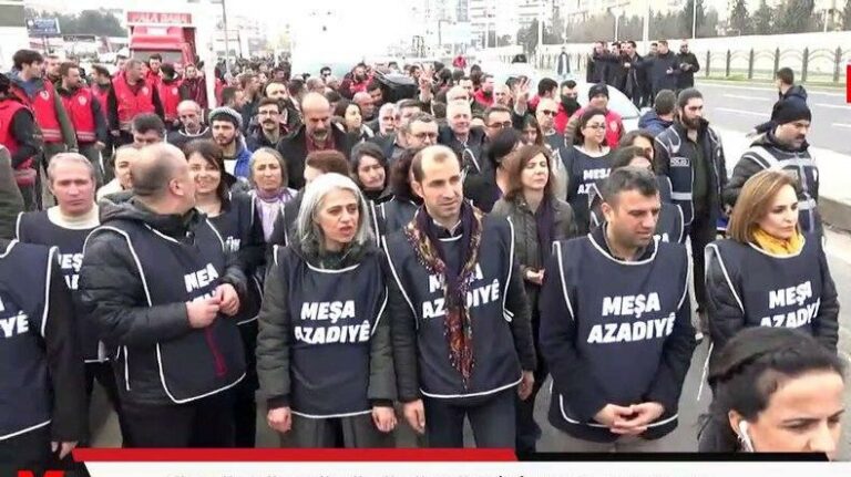 TURQUIE. Les deux branches de la « longue marche pour la liberté » réunies à Diyarbaki