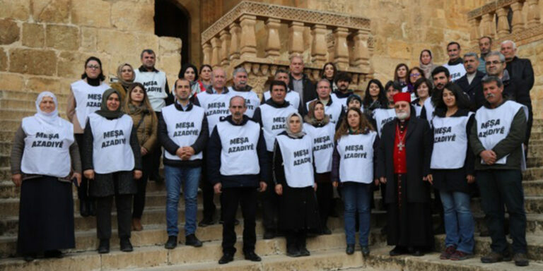 TURQUIE. La « Grande Marche de la Liberté » rassemble les communautés assyrienne et arabe à Mardin