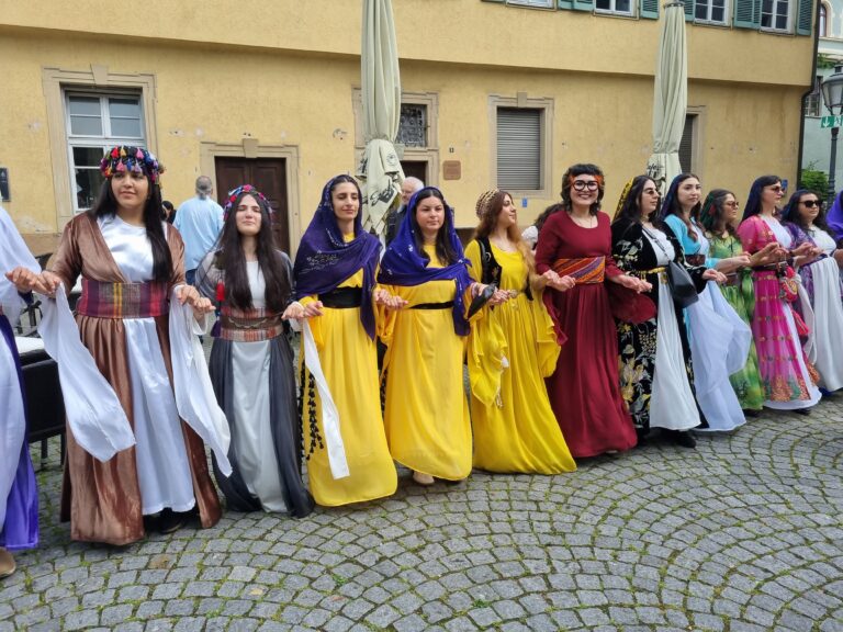 Le patrimoine culturel kurde célébré lors d’un festival folklorique en Allemagne