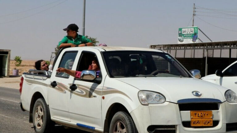 Des centaines de familles yézidies fuient vers Shengal