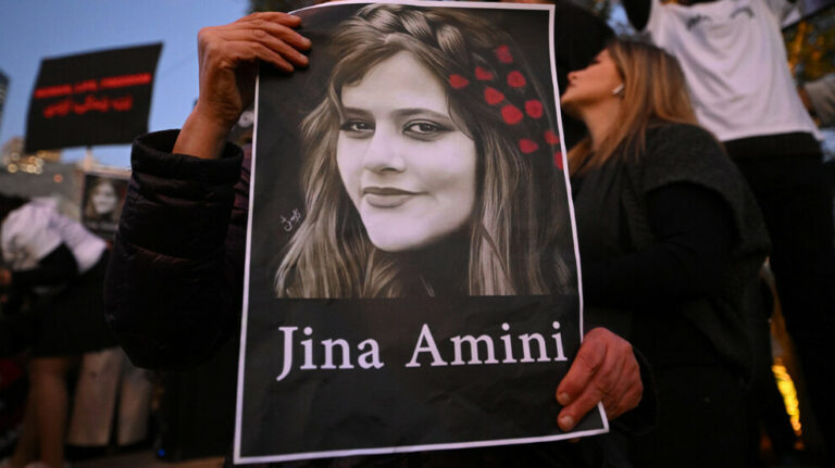 EUROPE. Les femmes kurdes commémorent l’anniversaire de la mort de Jina Amini