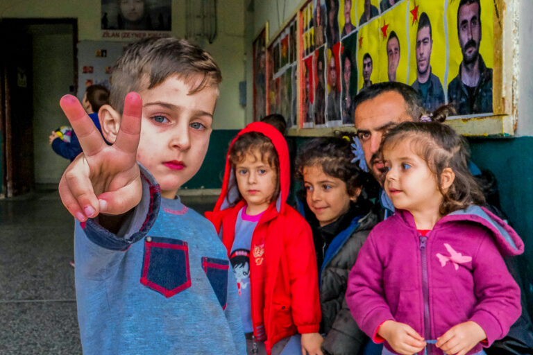 PARIS. Soirée de soutien aux réfugiés kurdes de Lavrio