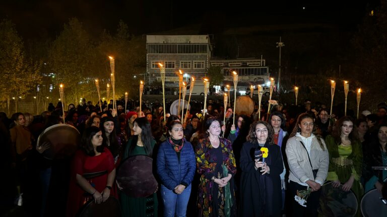 TURQUIE. Le gouverneur de Diyarbakır interdit le slogan « Jin, jiyan, azadi »