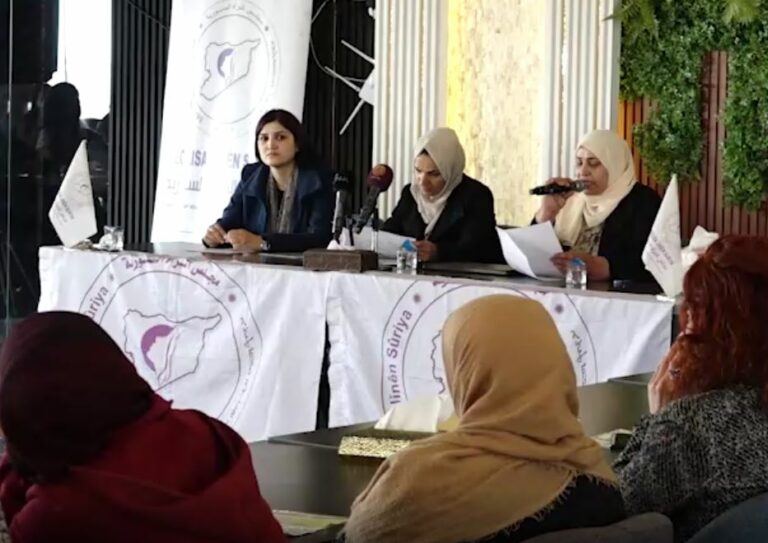 ROJAVA. Discussions sur la situation et l’avenir des femmes en Syrie