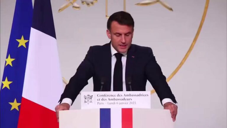 Macron promet son soutien aux combattants de la liberté, notamment aux Kurdes